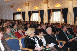 Участники сельского схода на пленарном заседании.