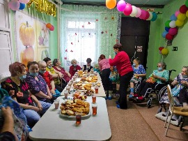 Члены Союза женщин р.п. Чик, Коченевского района, посетили жителей   отделения милосердия села Целинное.