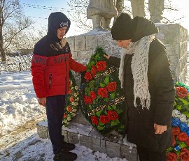 Активисты женского движения Усть-Таркского района приняли участие в уроке мужества. 

