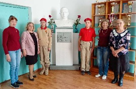 Активисты женского движения Венгеровского района продолжают реализацию конкурсного проекта «Имя героя на века».