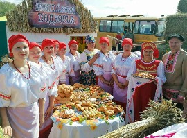 Союз женщин Татарского района принял участие в проведении районного праздника «Хлебное раздолье».