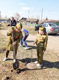 Союз женщин Венгеровского района провел акцию «Сад Памяти».