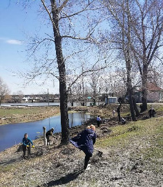 Члены Сузунской районной  женской общественной  организации Виринея провели акцию «Чистый поселок».