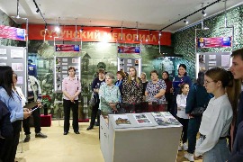 Выставка, посвященная памяти погибших бойцов – участников СВО, открылась в Сузунском краеведческом музее.