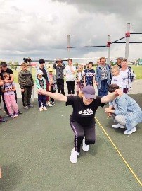 Союз женщин Здвинского района провел спортивный праздник для семей с детьми.    