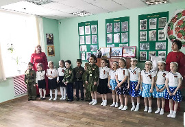 Воспитанники детского сада № 281 поздравляют ветеранов.