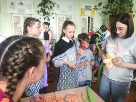 В Усть-Таркском Союзе женщин продолжается реализация проекта «Наше творчество – юбилею области».
