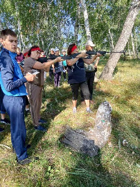 Активисты местного отделения Союза женщин Карасукского района провели спортивную игру «Зарница» – по-взрослому». 