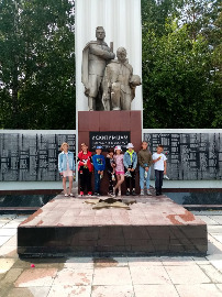 Союз женщин г. Искитима подарил детям экскурсию по памятным местам города.