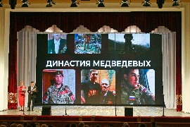 Чествование представителей воинских династий прошло в Союзе женщин Новосибирской области.