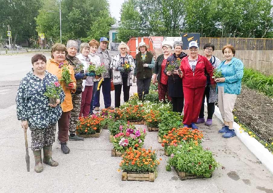 В Союзе женщин Колыванского района проведена акция «Цветы героям». В Союзе женщин Колыванского района проведена акция «Цветы героям».
