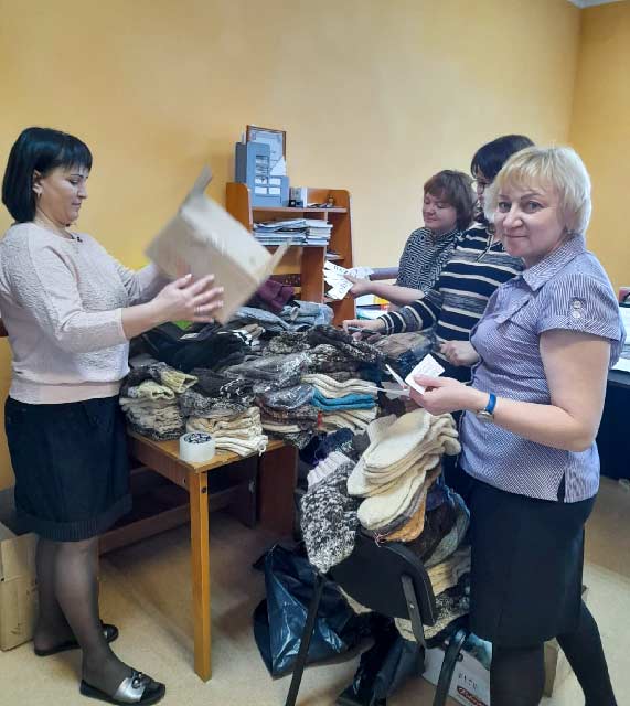 Сузунская районная женская общественная организация «Виринея» продолжает активное участие в акции «Своих не бросаем».