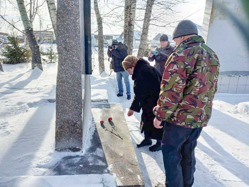 В Венгеровском районе представители совета женщин, совета ветеранов и общественной организации ветеранов - пограничников почтили память воинов, погибших в Афганистане.