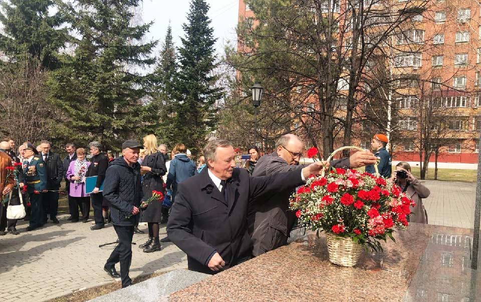 Члены Союза женщин р.п. Пашино, Новосибирской области, почтили память героев-чернобыльцев.