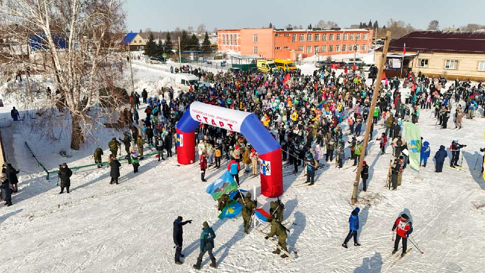 Команда женсовета г. Искитима приняла участие в Региональном лыжном переходе «От Героя к Героям».