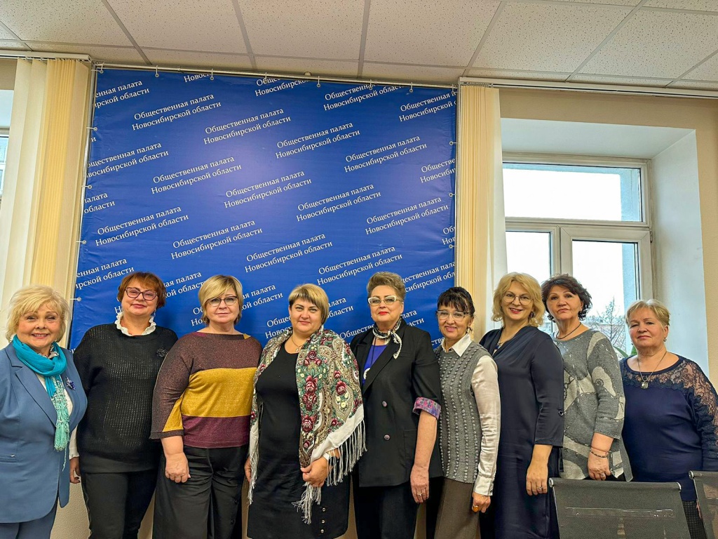 Члены Союза женщин Новосибирской области встретились с председателем Совета женщин Беловодского района ЛНР.